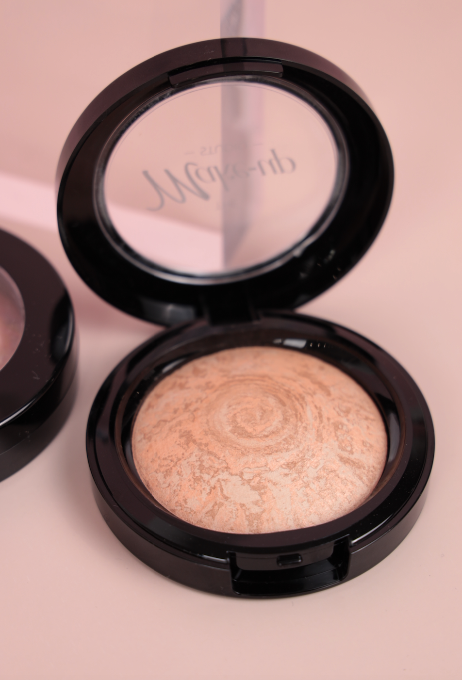 Satin Glow Baked Hydrating Finishing Powder